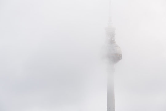 Berliner Fernsehturm Nebel